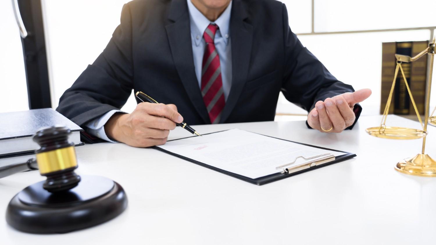 What Does Business Litigation Attorney do